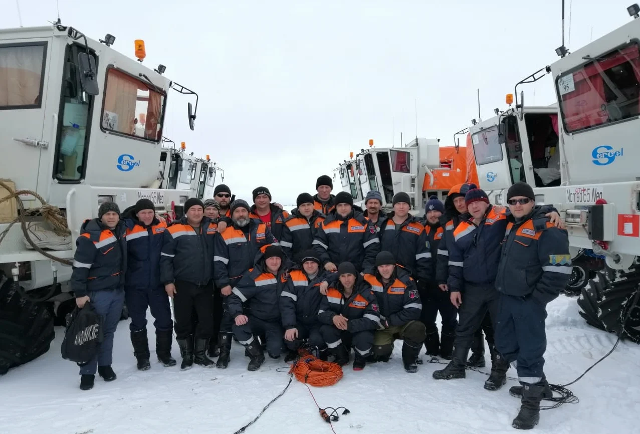 crew in snow land nomad neo 65