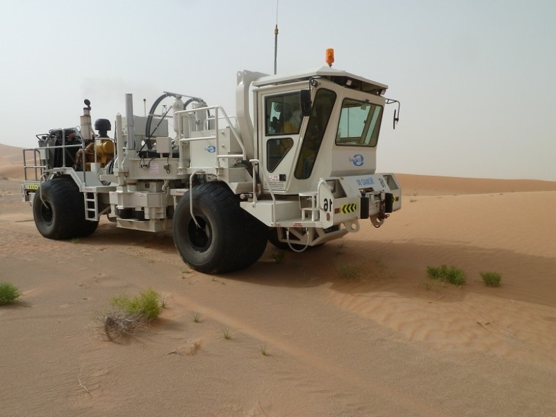 Nomad 90 neo in desert environment front view sand sercel