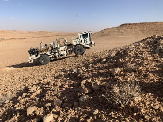 Nomad 90 neo truck in sloppy desert environment rockz sercel